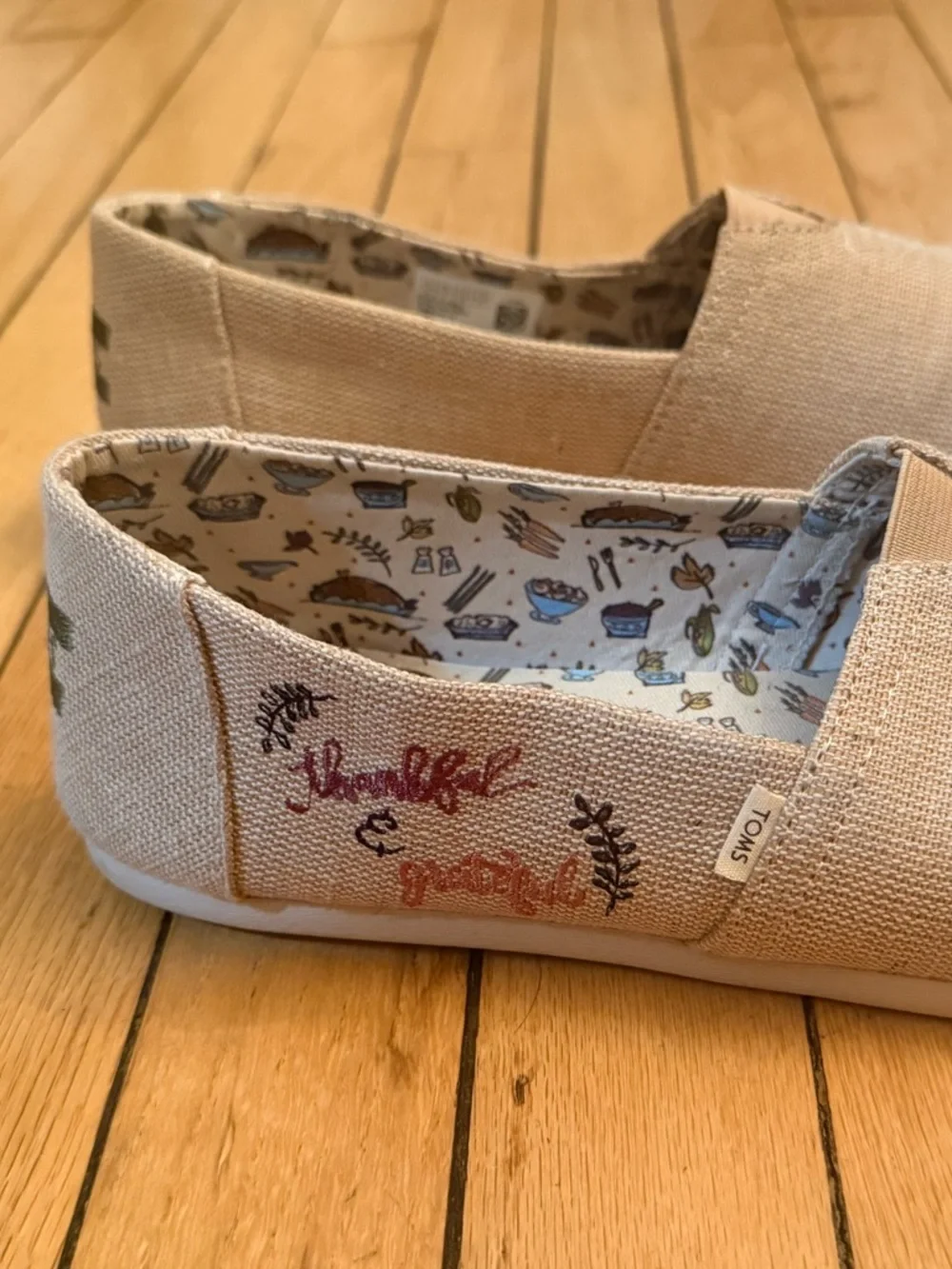 TOMS Beige Canvas Slip-Ons Thankful & Grateful embroidery - Picture 2 of 6